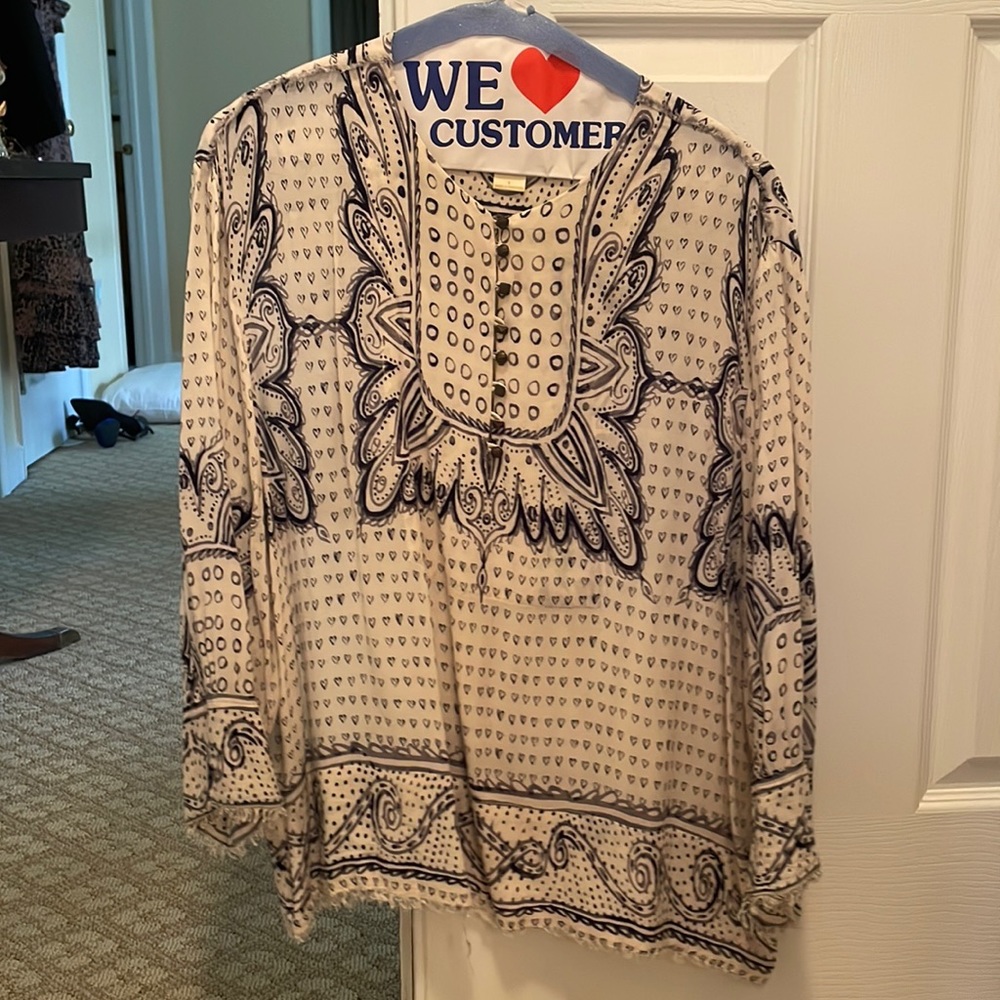 Beautiful Anthropologie blouse size small, worn once